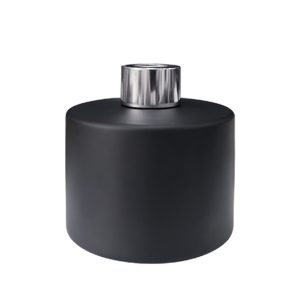 Runder Duftdiffusor Schwarz Matt 200 ml – Silber – lackierte Diffusorflasche, Produktansicht
