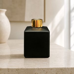 Quadratischer Duftdiffusor Schwarz Matt 150 ml – Gold – Produktfoto