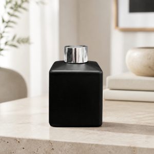 Quadratischer Duftdiffusor Schwarz Matt 150 ml – Silber – Produktfoto