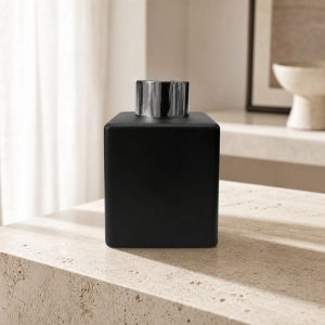 Quadratischer Duftdiffusor Schwarz Matt 100 ml – Silber – Produktfoto