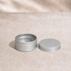 Metalldose 67 × 46 in Silber für Kerzen – Produktfoto