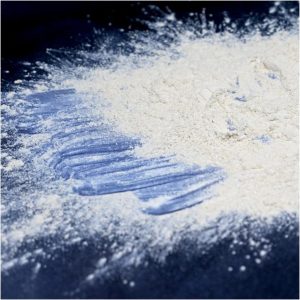 Perlglanzpigment Exterior Blue Satin – Nahaufnahme von Farbe und Perlglanzeffekt