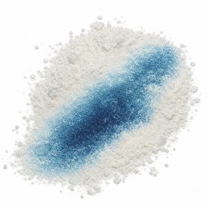 Perlglanzpigment Exterior Dazzling Peacock Blue – loses Perlglanzpigment-Pulver auf weißem Hintergrund